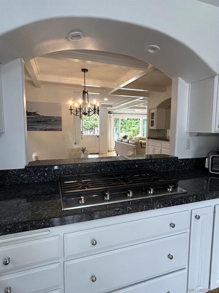 5537 Bellevue Avenue - photo 18