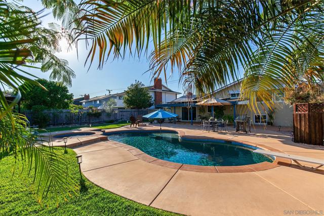 7783 Blue Lake Dr, San Diego CA: https://media.crmls.org/mediaz/25e5bcef-3d32-47f1-b587-81d7f16da42a.jpg
