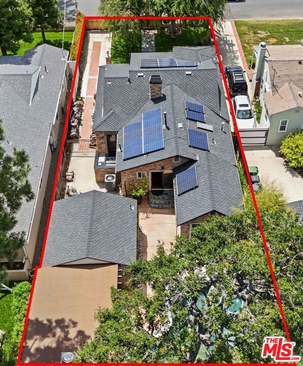 5324 Irvine Avenue, Valley Village CA: https://media.crmls.org/mediaz/25e621a9-55b4-4248-82d3-6aca35c660bb.jpg