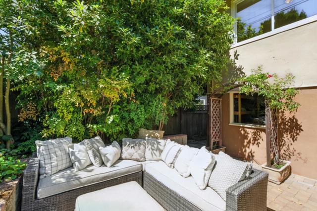1627 El Verano Way, Belmont CA: https://media.crmls.org/mediaz/25e635f3-ae85-4825-93bb-0e3be1514fae.jpg