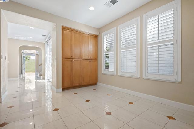 2004 W Lagoon Rd, Pleasanton CA: https://media.crmls.org/mediaz/25e6b301-107a-45ae-b0da-c0fc6df01314.jpg
