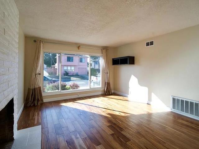 621 Forest Lake Drive, Pacifica CA: https://media.crmls.org/mediaz/25e71463-1b39-4ab4-b136-210d9fa2b2e3.jpg