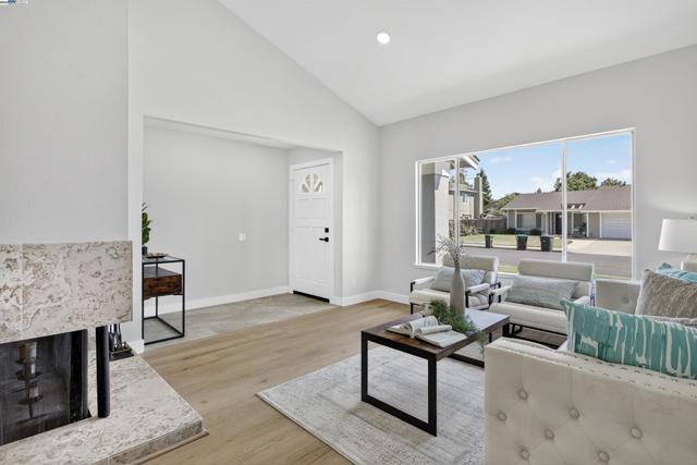 4217 Waycross Ct, Pleasanton CA: https://media.crmls.org/mediaz/25e8005e-2195-47d9-8b1c-b539043f071d.jpg