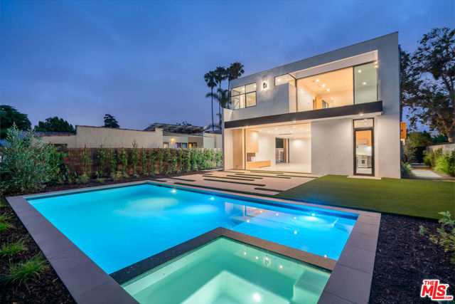 444 N Kings Road, Los Angeles CA: https://media.crmls.org/mediaz/25e8216f-f331-4c8c-9069-243c02591e39.jpg
