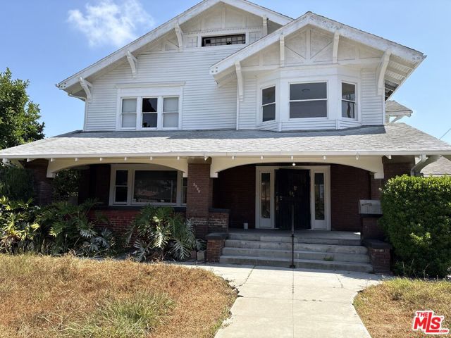2320 W 25th Street, Los Angeles CA: https://media.crmls.org/mediaz/25e824b0-174c-4560-85e6-f7c04c031e26.jpg