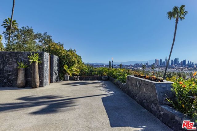 1851 N Stanley Avenue, Los Angeles CA: https://media.crmls.org/mediaz/25e82e9e-5718-4283-8ed7-c9fdb8774d7e.jpg