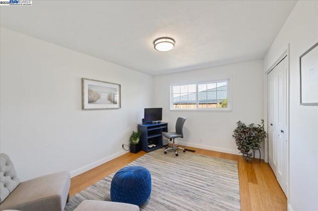 5720 San Juan Way, Pleasanton CA: https://media.crmls.org/mediaz/25e82eb6-e794-4631-bcfb-365ac3d0de5b.jpg