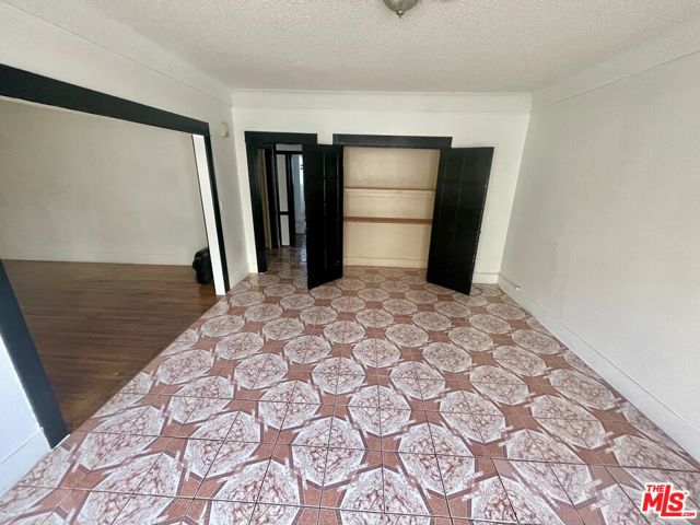 737 N HARVARD Boulevard, Los Angeles CA: https://media.crmls.org/mediaz/25e8dd40-828f-4102-a70e-08426fb9349c.jpg