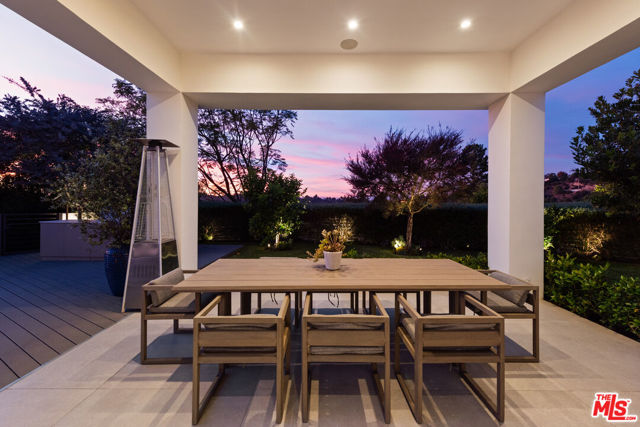 2630 EDEN Place, Beverly Hills CA: https://media.crmls.org/mediaz/25e90ce3-aa27-4fa6-8942-c6b379311954.jpg