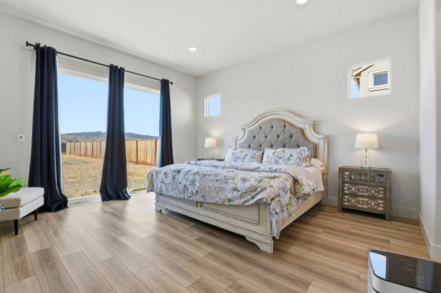 208 Luna Way, Hollister CA: https://media.crmls.org/mediaz/25e9185d-3531-4b43-8a5b-ef5e5a2428f4.jpg