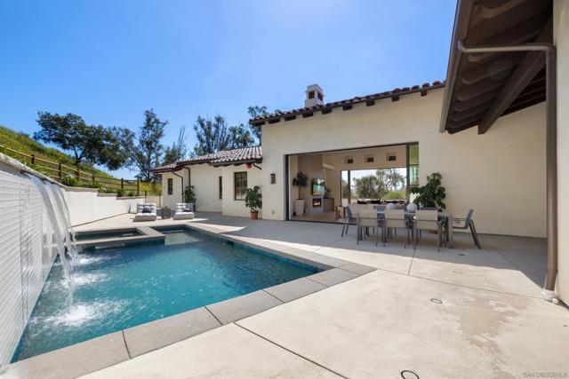 5758 60 Las Palomas, Rancho Santa Fe CA: https://media.crmls.org/mediaz/25e9d554-f3d1-433b-b1b2-7d7130cc7cad.jpg