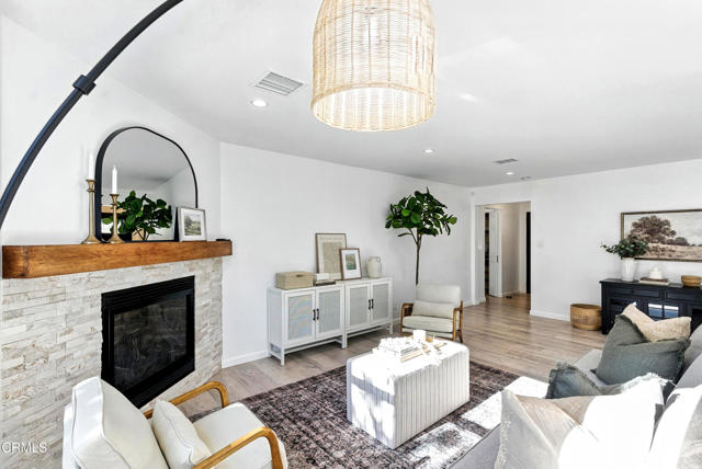 7917 Ostrom Avenue, Van Nuys CA: https://media.crmls.org/mediaz/25ea6b71-e9ee-4adf-9719-16ce48772b92.jpg