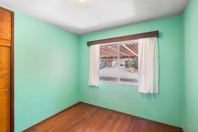 719 Marsolan Ave, Solana Beach CA: https://media.crmls.org/mediaz/25ea7b23-53da-4037-bc4e-0d82d37e13cc.jpg