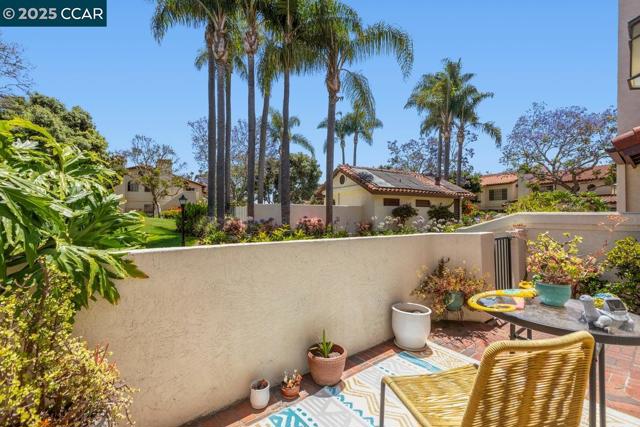 4215 Porte de Palmas, San Diego CA: https://media.crmls.org/mediaz/25eab27b-325d-4b86-b6c4-1d9054847e70.jpg