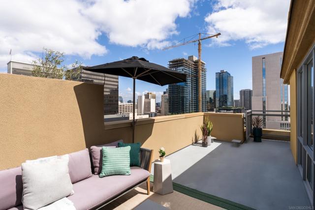 350 W Ash St, San Diego CA: https://media.crmls.org/mediaz/25eab4d0-8fb6-47e4-afe5-3800e7210cfb.jpg