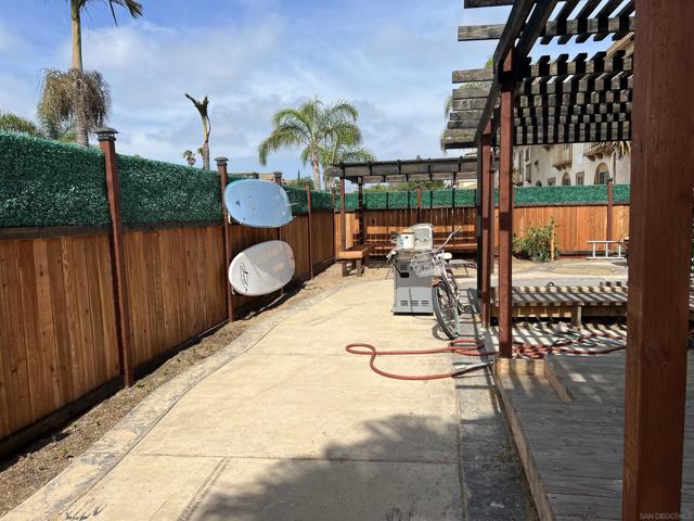 4135 Fanuel St, Pacific Beach (San Diego) CA: https://media.crmls.org/mediaz/25eac2fe-e62a-407c-85c4-99e98b4a4ac4.jpg