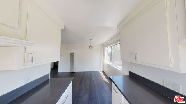 5236 Kester Avenue, Sherman Oaks CA: https://media.crmls.org/mediaz/25eb33db-10c3-46f4-9be0-30fc959d74c2.jpg