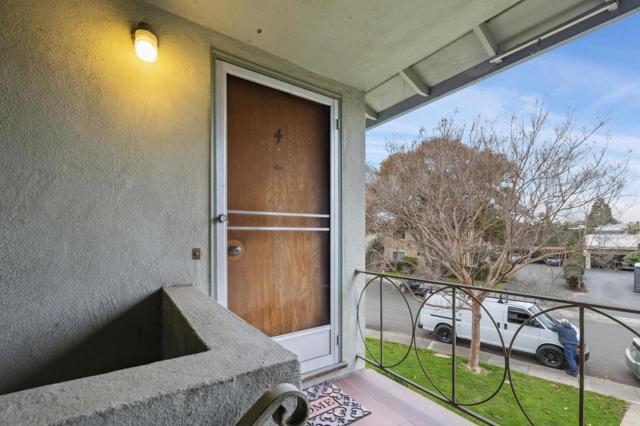 15 Kent Place, Menlo Park CA: https://media.crmls.org/mediaz/25eb843a-89d9-4b4e-b619-6522b18a981c.jpg