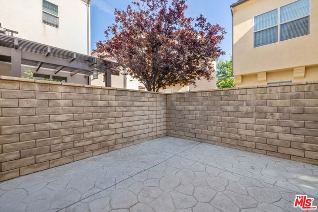 21749 Bene Drive, Santa Clarita CA: https://media.crmls.org/mediaz/25ebebca-9586-48c1-ab81-f9d61eb7a059.jpg