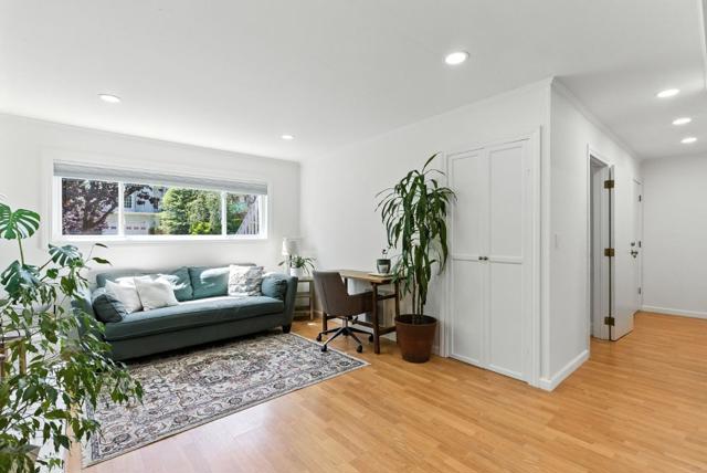 422 Avenue Portola, El Granada CA: https://media.crmls.org/mediaz/25ec4112-7ef7-4e68-95b2-e137c7555e41.jpg