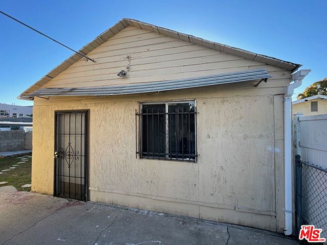 1185 N Normandie Avenue, Los Angeles CA: https://media.crmls.org/mediaz/25ec4b86-49b7-4d08-8ba8-0f937e2cd646.jpg
