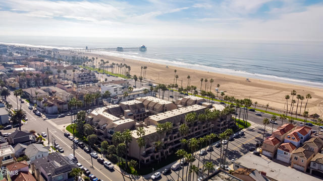 1200 Pacific Coast Highway, Huntington Beach CA: https://media.crmls.org/mediaz/25ec4d53-cc31-409f-84c9-d7829271291f.jpg