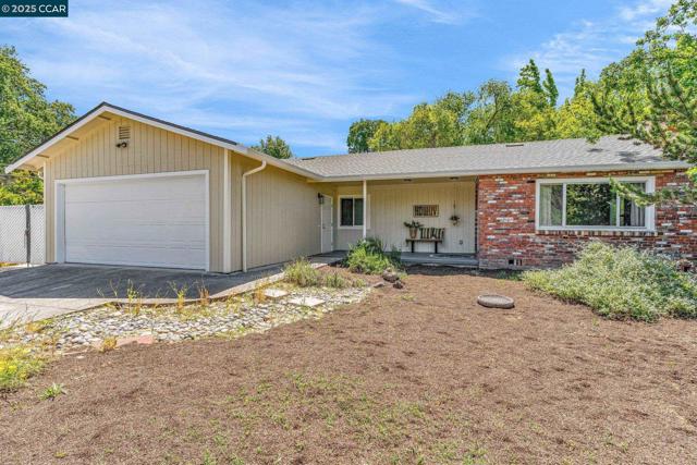 280 Sierra Dr, Walnut Creek CA: https://media.crmls.org/mediaz/25ec5119-b5e3-4356-a7cb-919e3320d982.jpg
