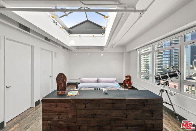 849 S Broadway, Los Angeles CA: https://media.crmls.org/mediaz/25ecfe51-e180-4940-8863-e3cac5d37c63.jpg