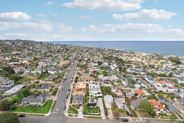 4611 Santa Cruz Ave, San Diego CA: https://media.crmls.org/mediaz/25ed5dcc-8d30-4b18-901d-271ec1945ca9.jpg