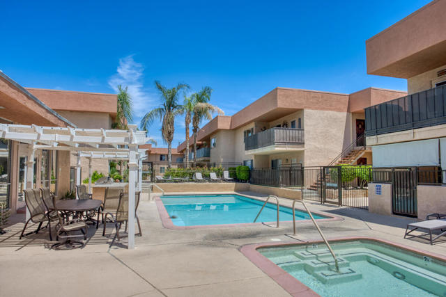 400 N Sunrise Way, Palm Springs CA: https://media.crmls.org/mediaz/25edb951-6535-4fb8-ae9d-dcf7c423faa7.jpg