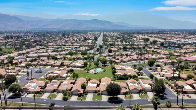 144 Verde Way, Palm Desert CA: https://media.crmls.org/mediaz/25ee0381-221a-41b1-8eb0-d2c0aaeb0350.jpg