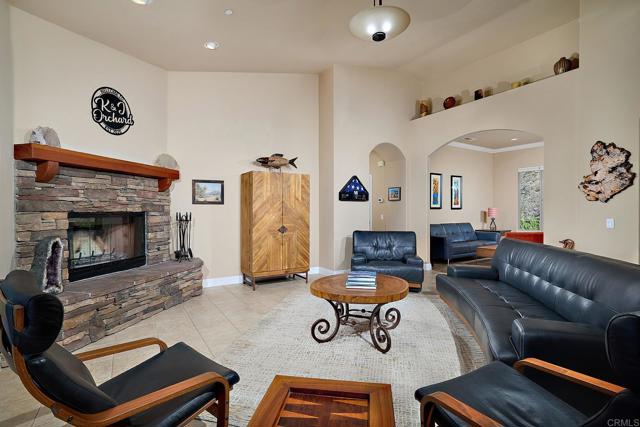 2021 Willow Glen Road, Fallbrook CA: https://media.crmls.org/mediaz/25ee1fa7-e282-4232-a344-459a458cf9e9.jpg