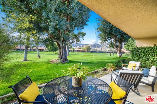 60 La Ronda Drive, Rancho Mirage CA: https://media.crmls.org/mediaz/25eedc51-c651-4488-9641-843a5fad731f.jpg