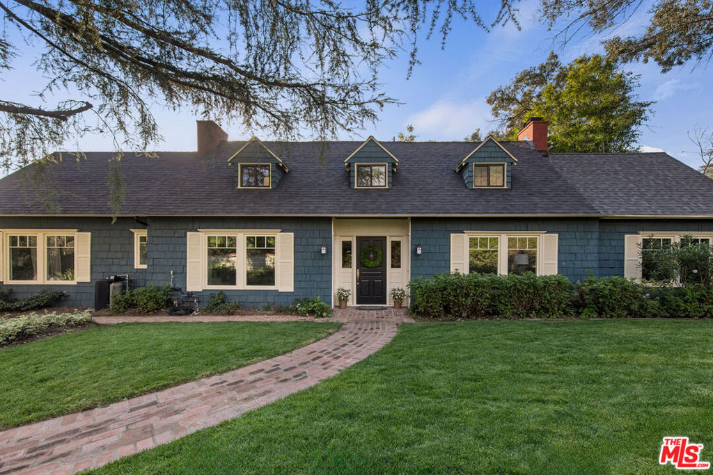 2555 N Altadena Drive