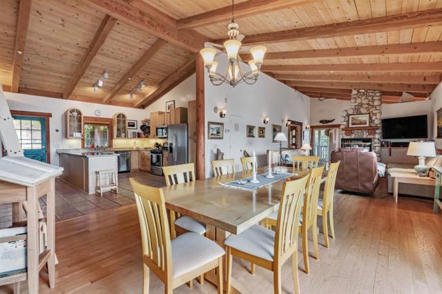 18 Asoleado Drive, Carmel Valley CA: https://media.crmls.org/mediaz/25ef1754-26e4-4490-9193-82d73e87e21d.jpg