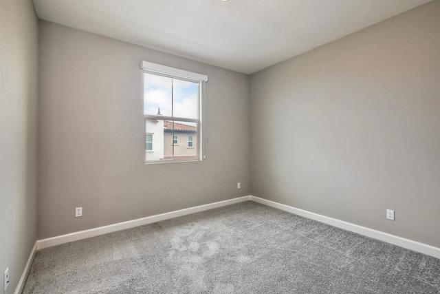 1097 Delpy View Point, Vista CA: https://media.crmls.org/mediaz/25ef3b43-bd6e-4f25-a9fa-f6b54af38ae5.jpg