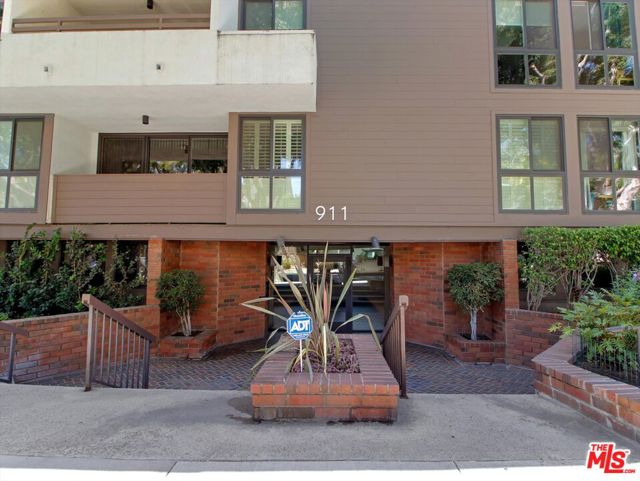 911 North Kings Road, 310 photo 24