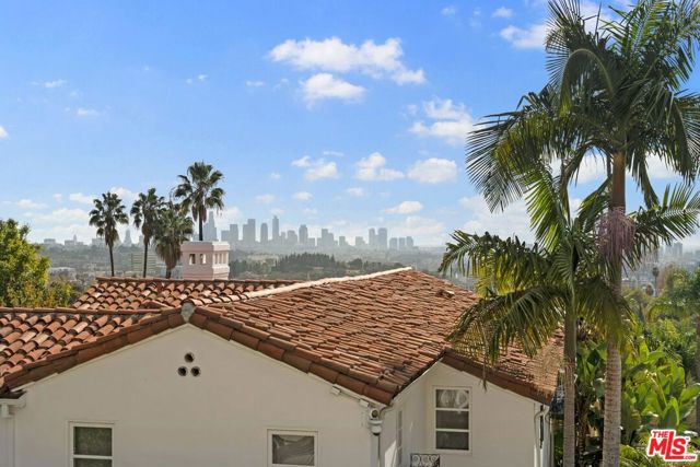 2332 Nottingham Avenue, Los Angeles CA: https://media.crmls.org/mediaz/25f099b8-dee5-48f2-887a-6a6bb18fe4cf.jpg