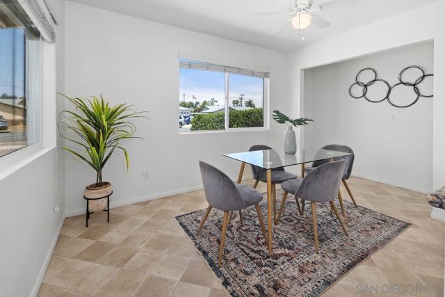 271 Gull Pl, El Cajon CA: https://media.crmls.org/mediaz/25f0e73f-0c9d-4461-aed3-4736a097320d.jpg