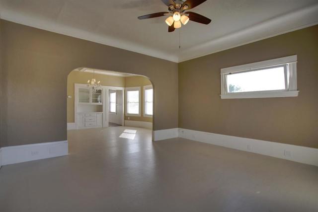 3012 4th Avenue, Sacramento CA: https://media.crmls.org/mediaz/25f138ae-3185-4569-801b-9d773e4abdb7.jpg