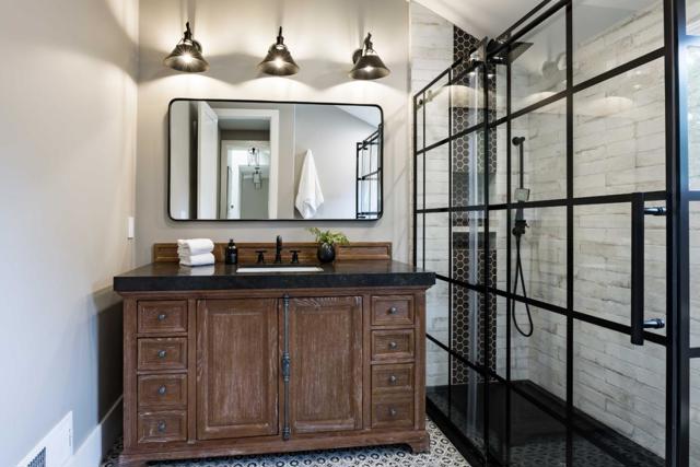 5 Oak Forest Court, Portola Valley CA: https://media.crmls.org/mediaz/25f18a7e-6d20-4cd7-8524-e762d1459b32.jpg