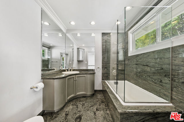 16221 Elisa Place, Encino CA: https://media.crmls.org/mediaz/25f25db4-c8f9-42d6-afde-d6c5de10875d.jpg