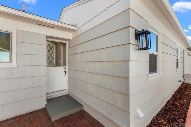 874 Hacienda Drive, El Cajon CA: https://media.crmls.org/mediaz/25f2c1cd-7796-4a3f-8cbc-d1df1697483d.jpg