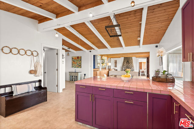 20158 Observation Drive, Topanga CA: https://media.crmls.org/mediaz/25f30926-be0f-4076-9a75-913c8bae03eb.jpg