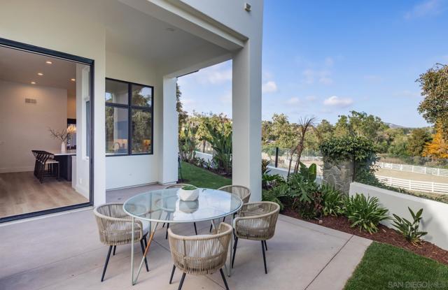 2815 Santa Fe Vista Ct, Encinitas CA: https://media.crmls.org/mediaz/25f31e3c-a5d3-4c1e-852d-27d53c3b0bde.jpg