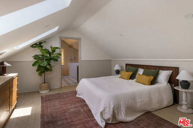 4772 Twining Street, Los Angeles CA: https://media.crmls.org/mediaz/25f33dbd-f474-4d36-8b84-55932b711972.jpg