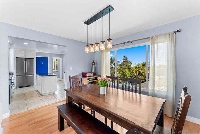 2360 Torrey Pines Rd, La Jolla CA: https://media.crmls.org/mediaz/25f37d46-d87e-4395-b450-bdd18f5fdd0f.jpg