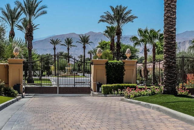 16 Villaggio Place, Rancho Mirage CA: https://media.crmls.org/mediaz/25f3a14d-85c6-4776-9739-63a410a9a51b.jpg