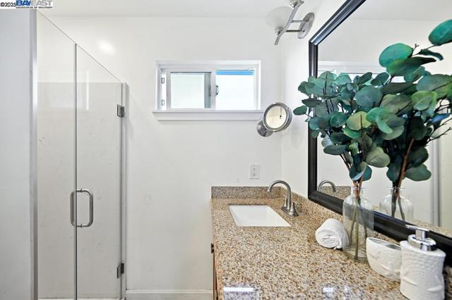 3419 Del Valle Cir, San Leandro CA: https://media.crmls.org/mediaz/25f3e63b-c8a6-4836-8def-3fd906125752.jpg