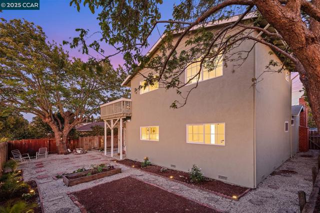 2283 Greenwich Rd, San Pablo CA: https://media.crmls.org/mediaz/25f3ff43-0d97-418b-a130-b98bc56e33c4.jpg